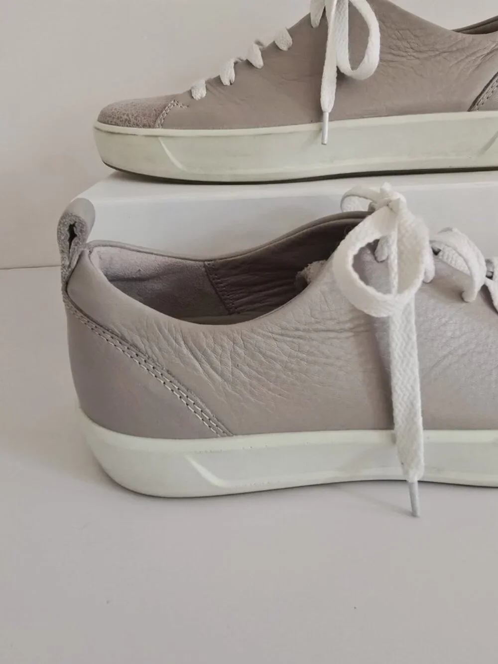 Ecco Soft 7 Grey Gray Lace Up Leather Shoes Sneakers Size 7 Womens Embossed